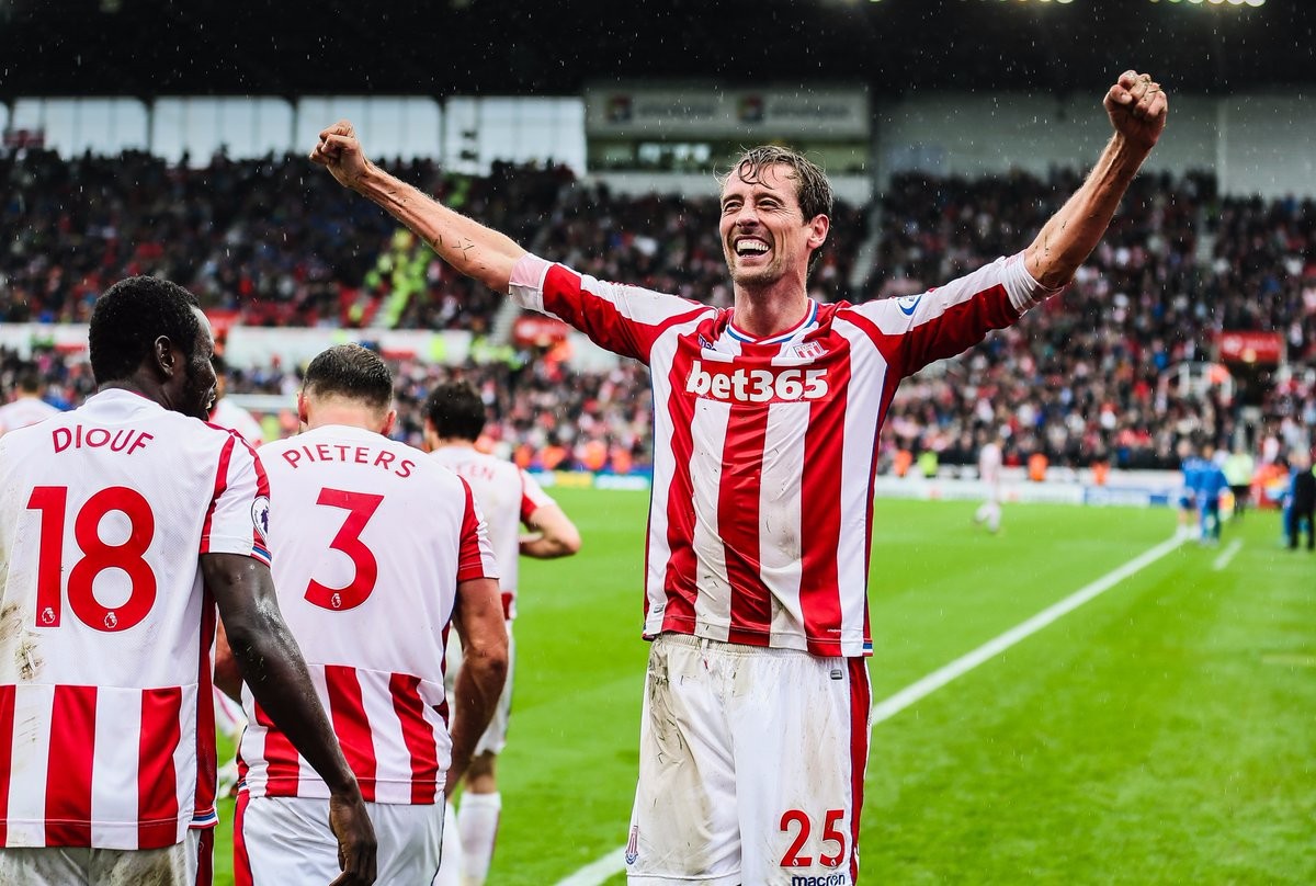 CHÍNH THỨC: Stoke City 'trói chân' sếu vườn Peter Crouch  - Bóng Đá
