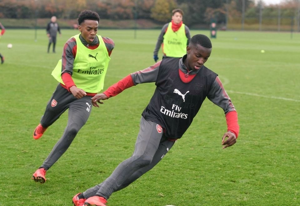 Walcott và Ozil trở lại, Arsenal sẵn sàng đấu Huddersfield - Bóng Đá