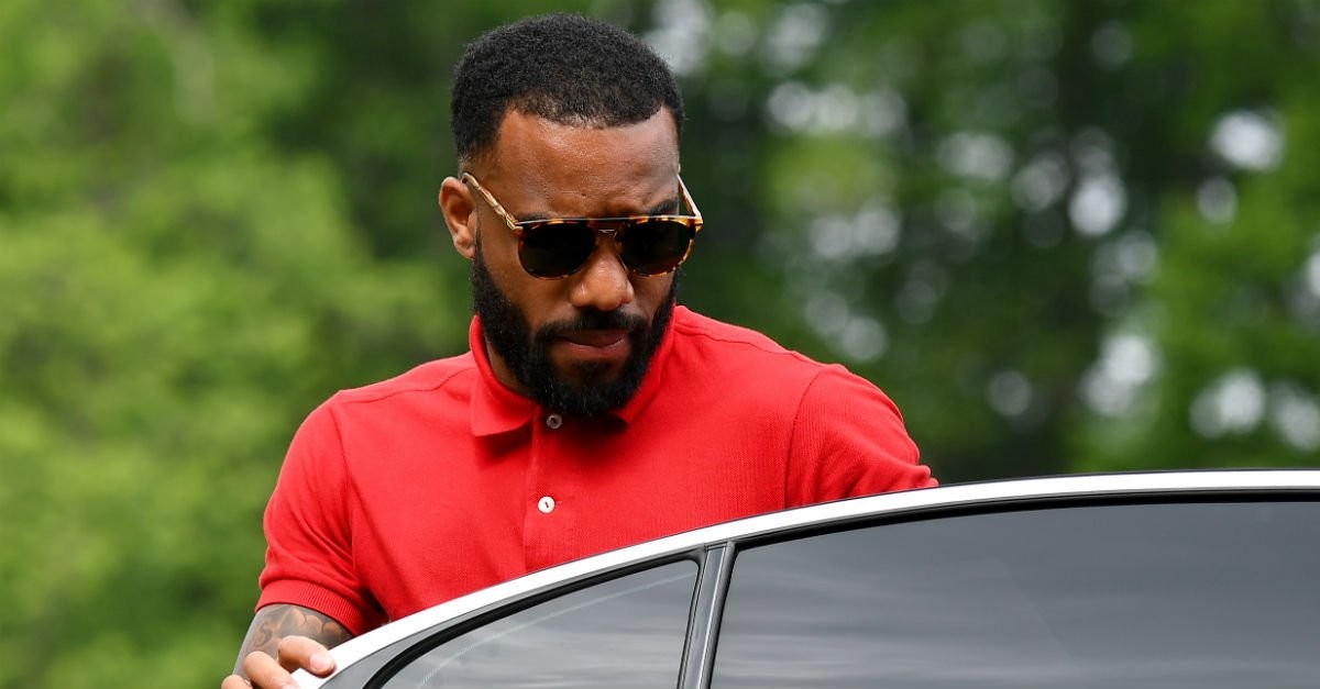 Lacazette tươi như hoa, làm tất cả sửng sốt - Bóng Đá