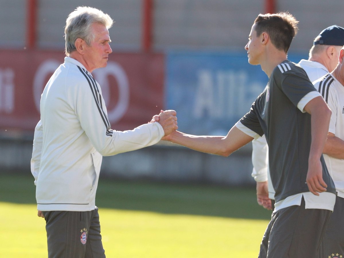 Tuyết rơi trắng xóa, sân tập Bayern Munich vẫn đón tin vui - Bóng Đá