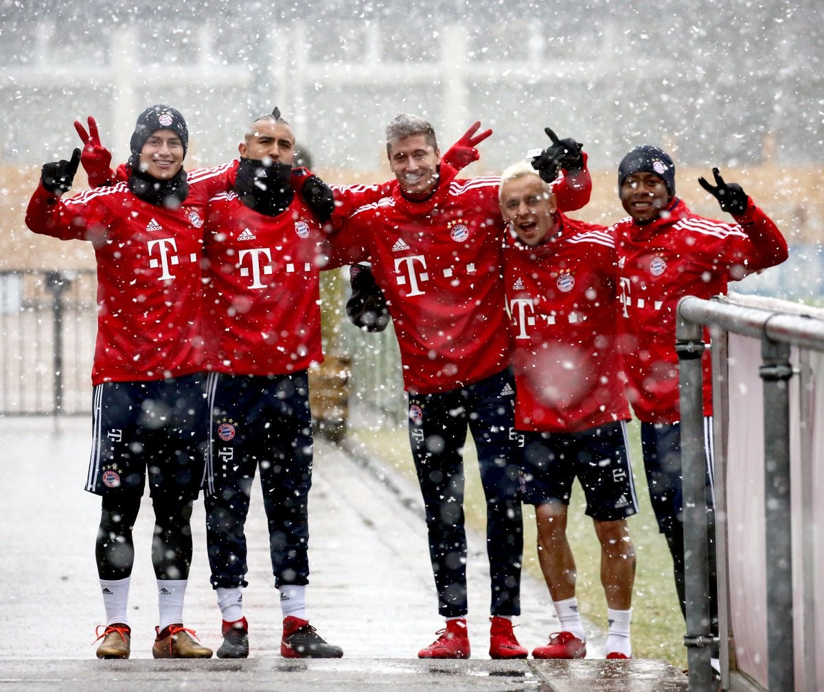 Tuyết rơi trắng xóa, sân tập Bayern Munich vẫn đón tin vui - Bóng Đá