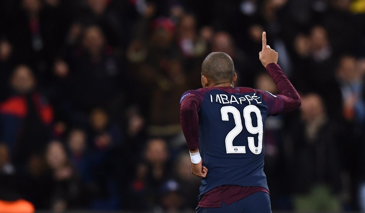 Kylian Mbappe - Phía trước là bầu trời - Bóng Đá