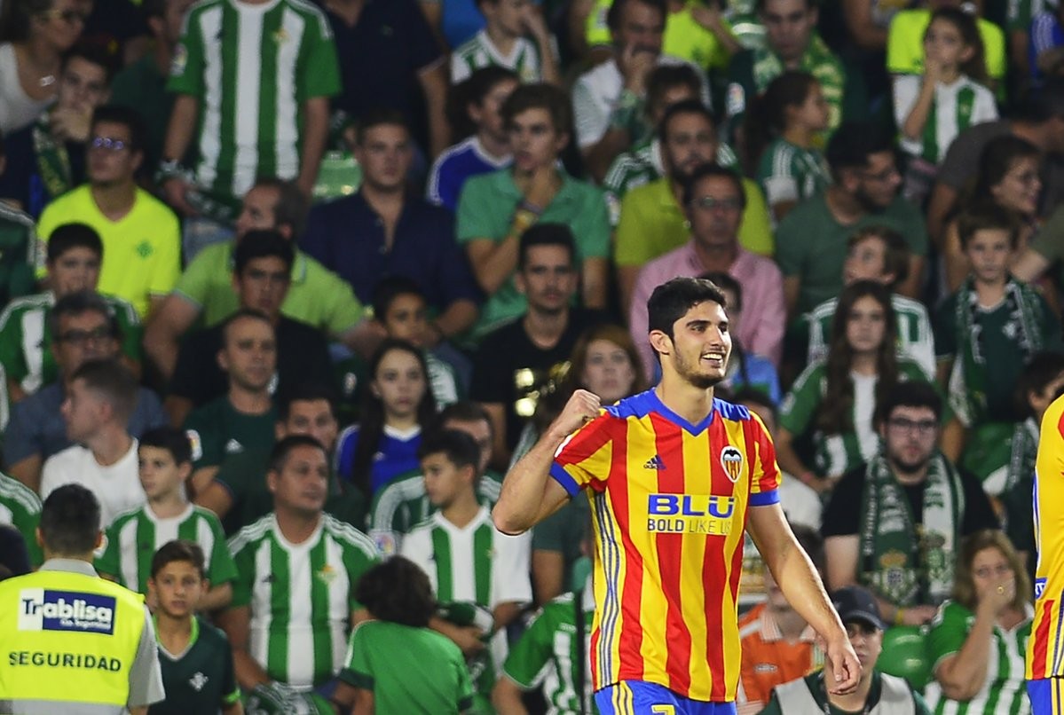 Arsenal nhập cuộc, PSG hét giá 'Ronaldo đệ nhị' - Bóng Đá