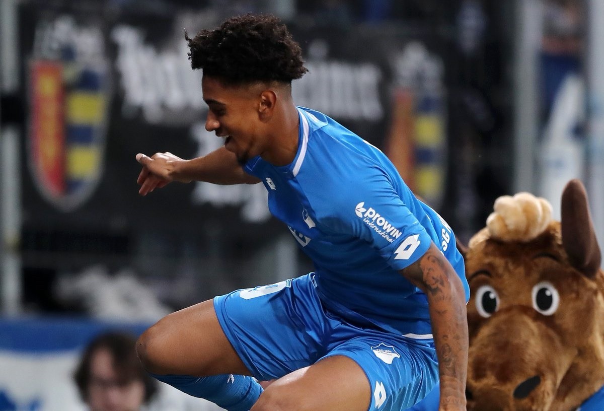 Reiss Nelson tiếp tục tỏa sáng - Bóng Đá