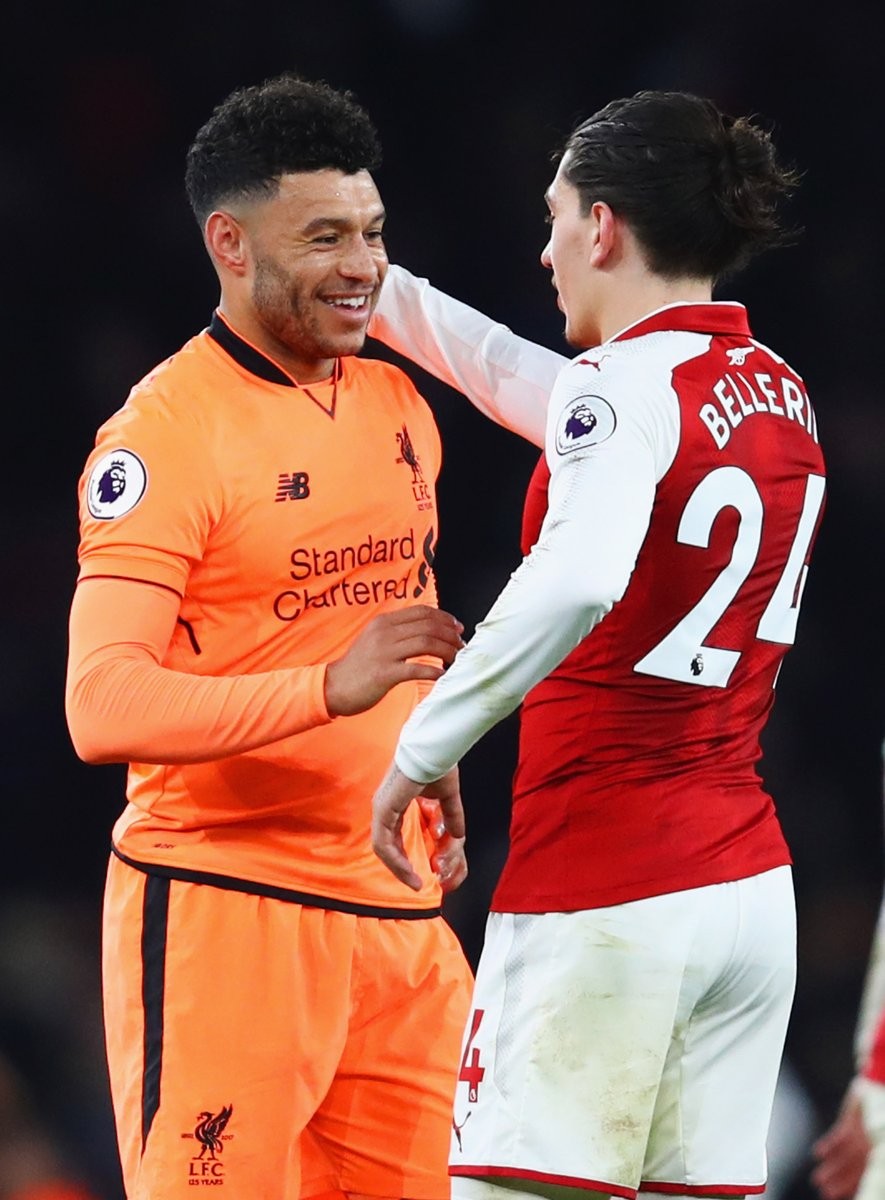 CĐV Arsenal CHỬI Chamberlain: Mày chỉ là thằng dự bị! - Bóng Đá