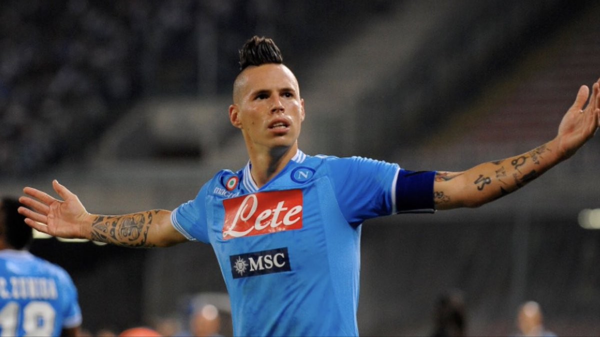 Hamsik hóa ông già Noel trên biển - Bóng Đá