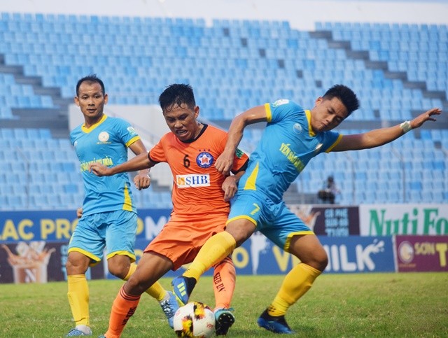 Thủ môn ĐT Việt Nam xuất thần, SHB Đà Nẵng chia điểm đội nhì bảng - Bóng Đá