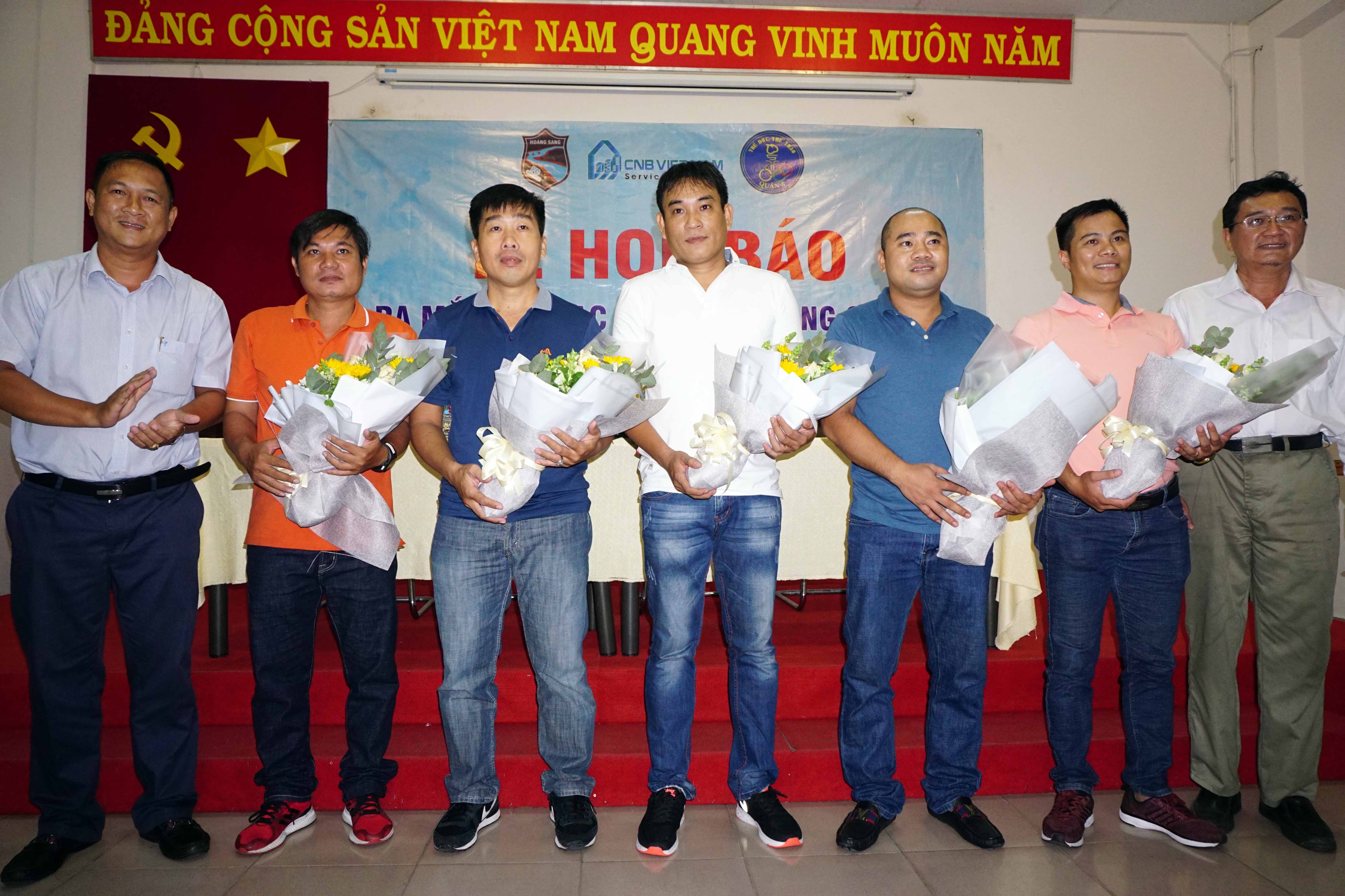 Hoàng Sang hướng tới mô hình đội bóng chuyên nghiệp - Bóng Đá