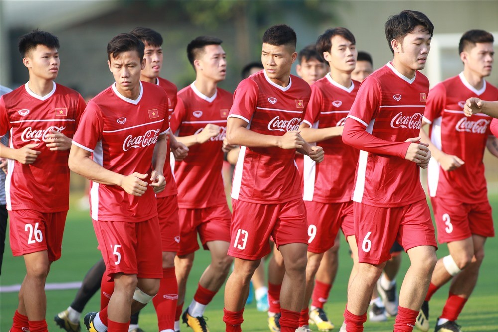 Thầy trò HLV Park Hang-seo trở về Việt Nam để hoàn tất khâu chuẩn bị cuối cùng cho AFF Cup - Bóng Đá