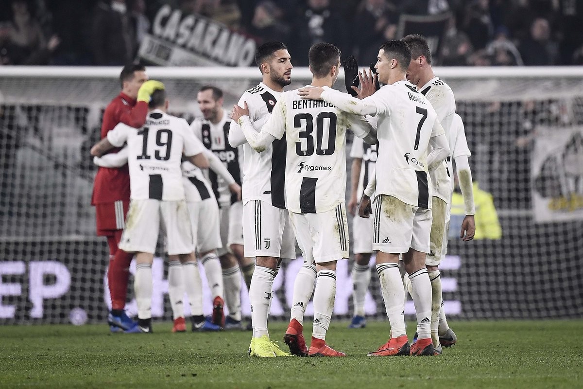 Ronaldo 'há hốc mồm' kinh ngạc khi Mandzukic làm điều mình không làm được - Bóng Đá