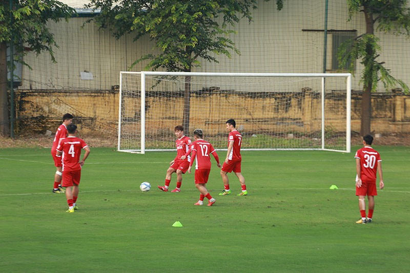 Buổi tập thứ hai của ĐT Việt Nam: Thầy Park lo tái mặt vì Đình Trọng, Công Phượng và Văn Lâm vắng mắt - Bóng Đá