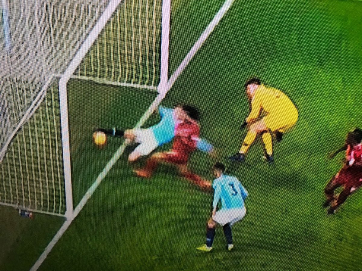 Fan Liverpool cay cú: 