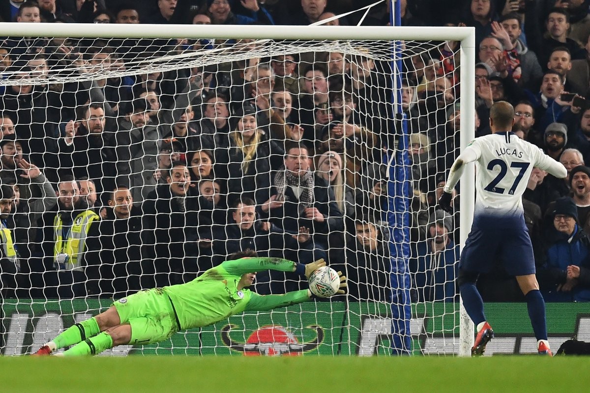 Giroud phung phí cơ hội, Higuain căng thẳng thấy rõ - Bóng Đá