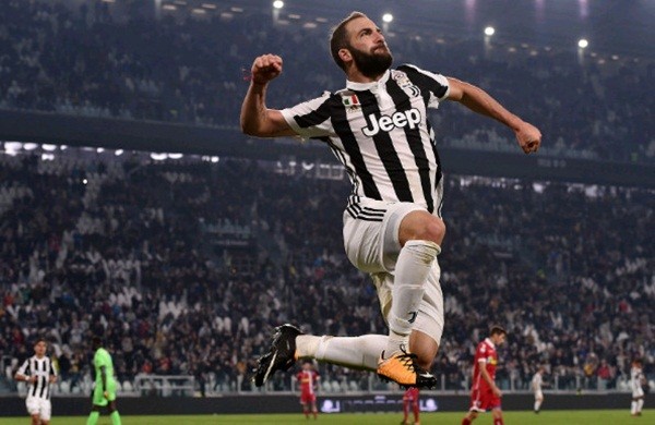 Juve hạ sát Milan, Higuain đạt cột mốc khủng - Bóng Đá