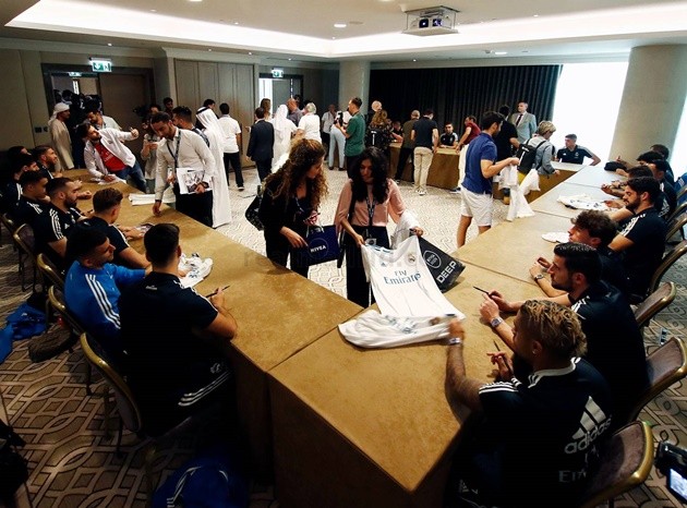 Real gặp fan - Bóng Đá