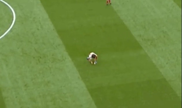 GUENDOUZI đập đất sau pha bỏ lỡ của Aubameyang - Bóng Đá