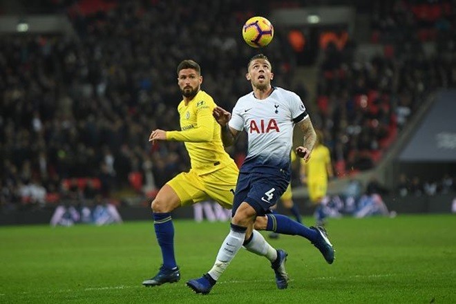 3 trung vệ sẽ giúp hàng thủ Real Madrid 