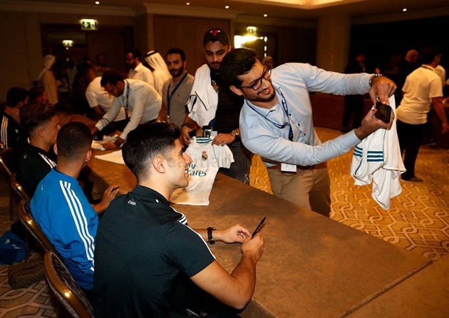 Real gặp fan - Bóng Đá