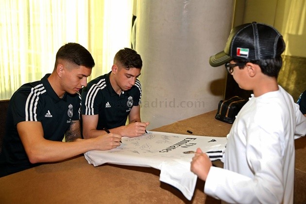 Real gặp fan - Bóng Đá