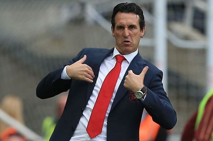 Arsenal thắng trận, HLV Unai Emery vẫn 