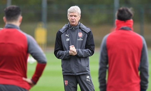 Hết rê dắt rồi xoạc bóng, Ozil cân cả buổi tập của Arsenal - Bóng Đá