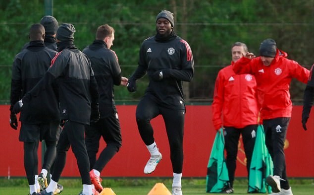 Lukaku tập sung sức, quyết sút tung lưới Benfica - Bóng Đá