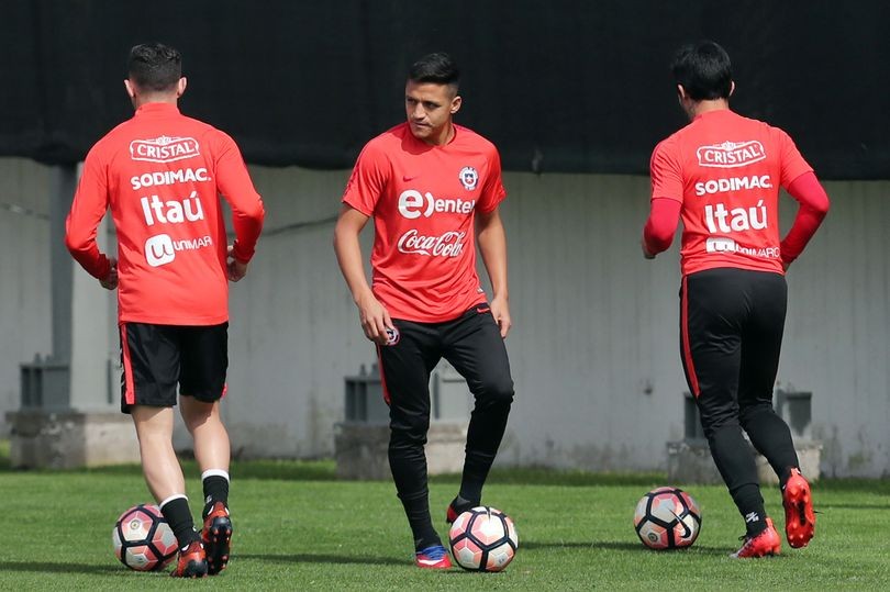 Sanchez tập luyện cùng tuyển Chile - Bóng Đá
