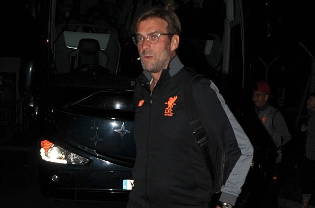 Dàn sao Liverpool trở lại Anh khi trời còn tối om - Bóng Đá
