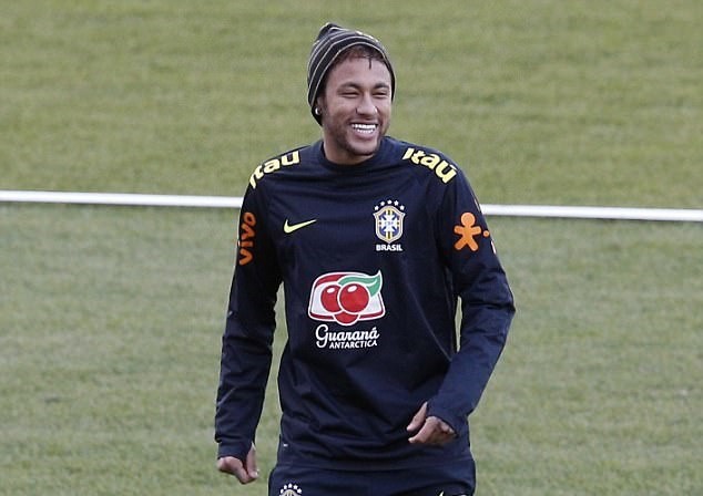 Neymar cười thả ga khi trở về tập trung cùng tuyển Brazil - Bóng Đá
