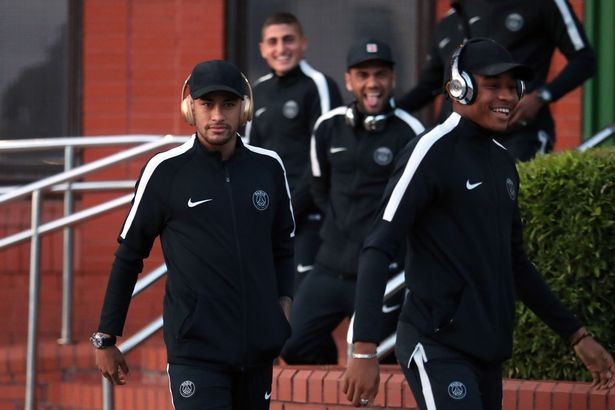 Mbappe & Neymar dẫn đầu đoàn quân PSG đổ bộ Glasgow - Bóng Đá