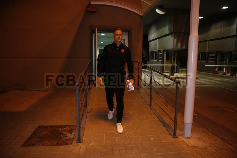 ẢNH BARCELONA HÀNH QUÂN ĐẾN MADRID TRONG ĐÊM - Bóng Đá
