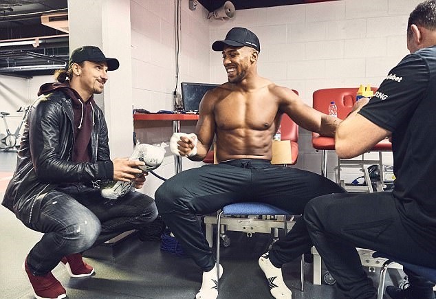 Ibrahimovic tiếp sức Anthony Joshua thắng knock-out tuyệt đối - Bóng Đá