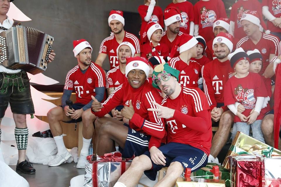 Độc bá Bundesliga, Bayern Munich mở tiệc Giáng sinh đầy màu sắc - Bóng Đá
