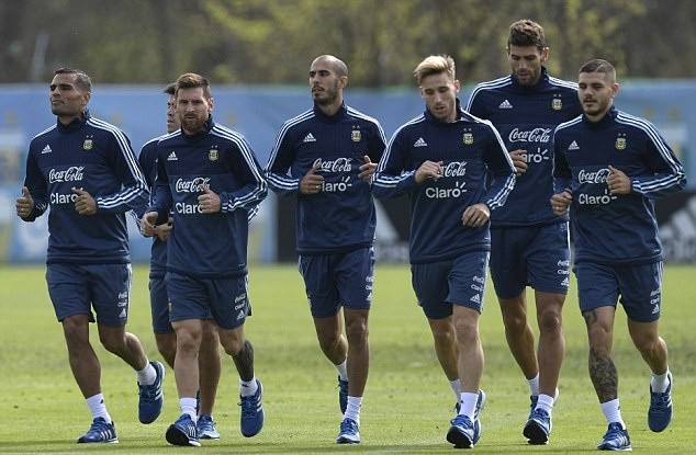 Messi căng thẳng trước giờ phán quyết số phận Argentina - Bóng Đá