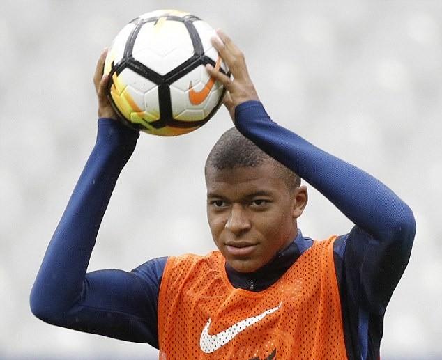 Sắp sang PSG, Mbappe cười như 'trúng được mùa' ở buổi tập thứ 2 - Bóng Đá