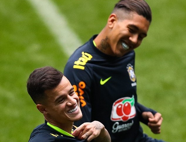 Coutinho đùa giỡn với Firmino trên sân tập, dẹp tan nghi ngờ - Bóng Đá