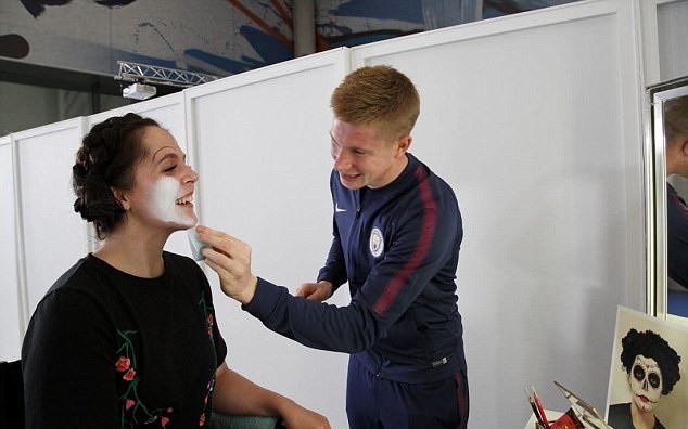 Dàn sao Man City học makeup - Bóng Đá