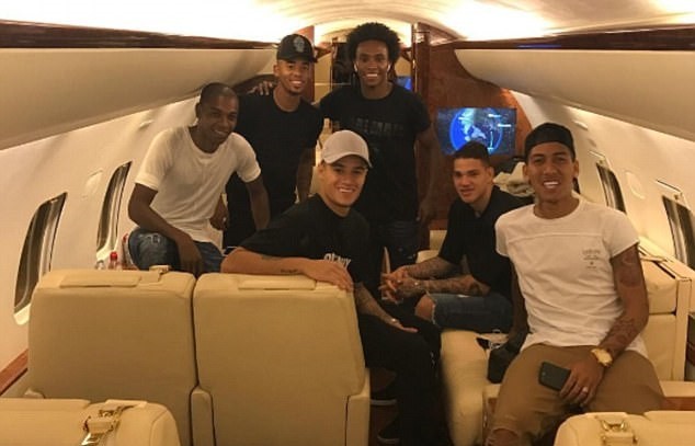 Neymar và dàn sao Brazil cùng đáp chuyên bay trở lại châu Âu - Bóng Đá