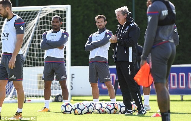 Roy Hodgson lần đầu 'lên lớp', Crystal Palace quyết vượt 'vũ môn' - Bóng Đá