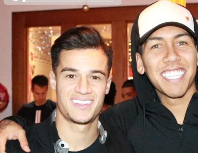 Coutinho và Firmino tranh thủ dạo phố trước đại chiến Chelsea - Bóng Đá