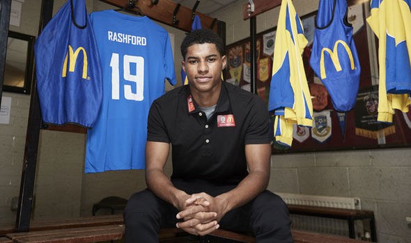 Rashford khoác lên chiếc áo đấu lạ hoắc trước derby Manchester - Bóng Đá