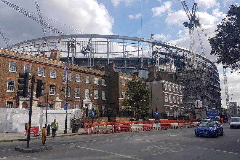Chùm ảnh: Sân White Hart Lane mới nên hình nên hài - Bóng Đá
