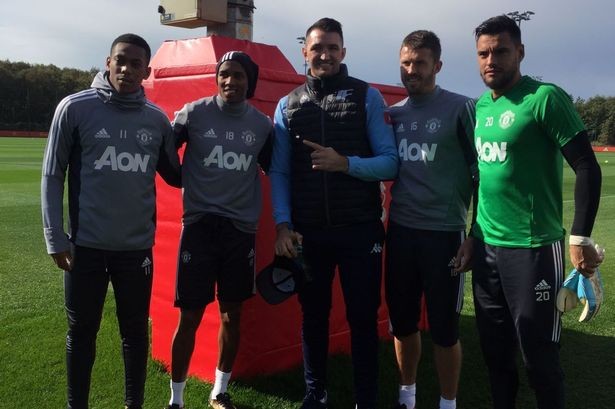 Sân tập Man United đón vị khách đặc biệt - Bóng Đá