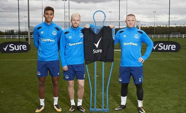 Wayne Rooney ngã sấp mặt trong buổi tập của Everton - Bóng Đá