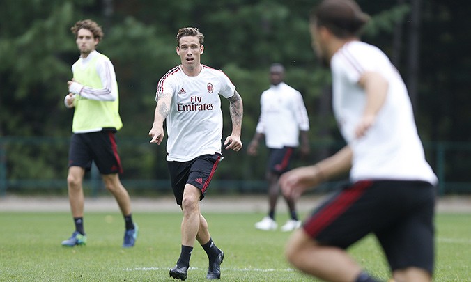 Dàn sao triệu đô của AC Milan tập cật lực, chờ chiến AS Roma - Bóng Đá