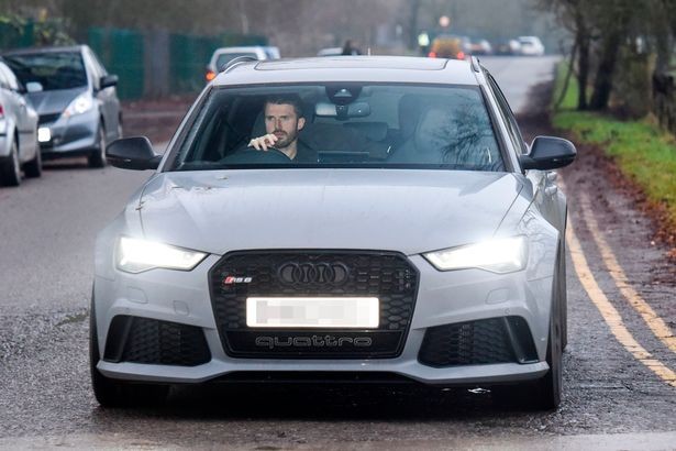 Chùm ảnh: Man United lái xe đến sân tập - Bóng Đá
