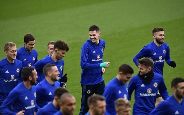 Cựu sao M.U tập sung sức, quyết giúp Bắc Ireland giành vé World Cup - Bóng Đá