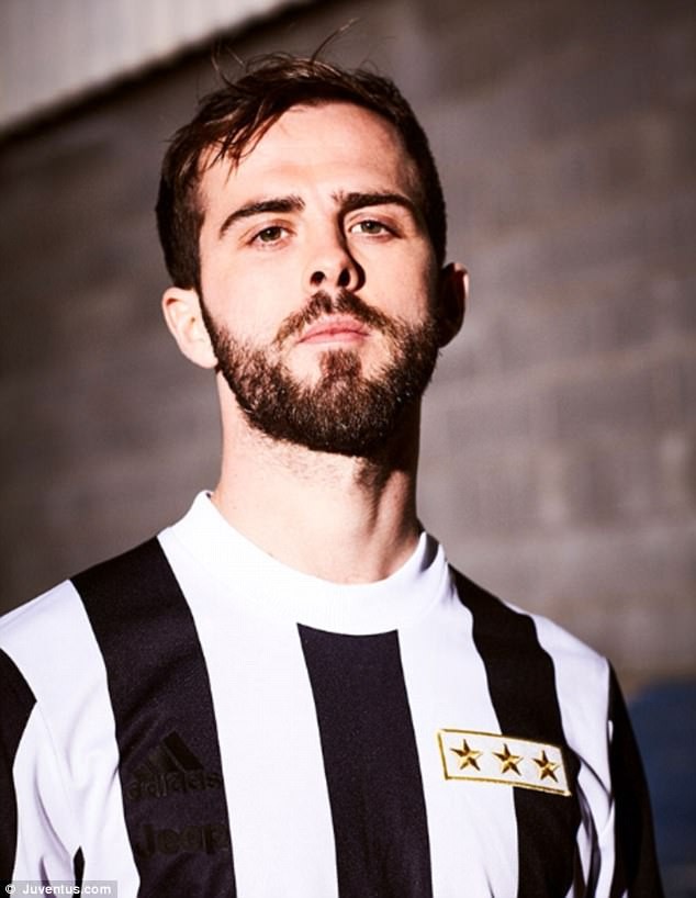 Juventus tung mẫu áo độc, mừng 120 năm thành lập - Bóng Đá
