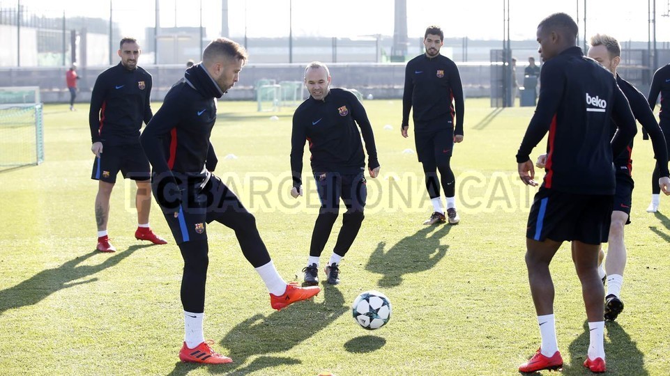 Messi và dàn sao Barca tươi rói trên sân tập, chờ hạ Juventus - Bóng Đá