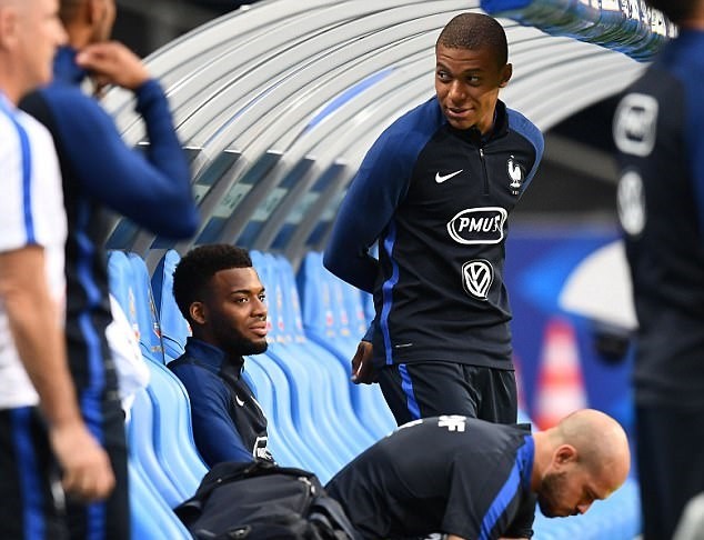 Sắp sang PSG, Mbappe cười như 'trúng được mùa' ở buổi tập thứ 2 - Bóng Đá